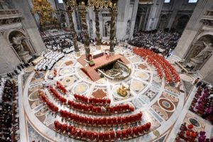 Violência sexual, divisões internas, diplomacia: os desafios do próximo papa