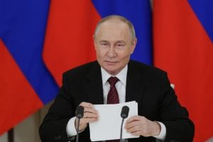 O pequeno país no centro de nova disputa entre UE e Rússia