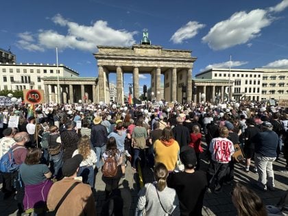 Milhares de manifestantes pedem proibição do partido de extrema-direita AfD na Alemanha