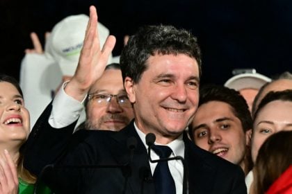 Justiça valida vitória de centrista pró-UE na Romênia