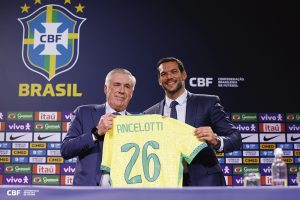 Futebol/ Anselote, o salvador