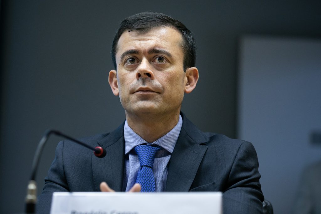 Pressionado pelo Congresso, secretário do Tesouro diz que será um desafio encontrar alternativas ao IOF