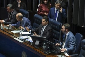Senado aprova reestruturação de carreiras e reajuste de salários do funcionalismo público
