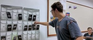 Escolas sem celulares: menos conflitos e mais interação