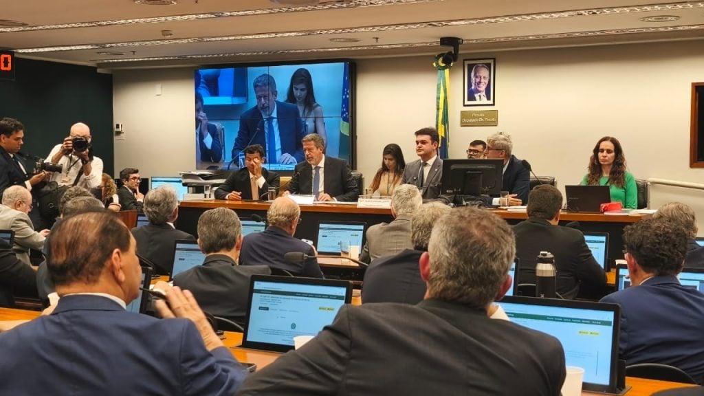Com Lira na relatoria, Câmara instala comissão da isenção do Imposto de Renda