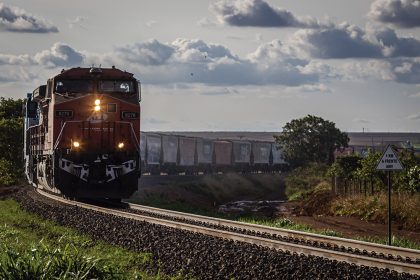 Brasil e China formalizam projeto de megaferrovia que liga o Atlântico ao Pacífico