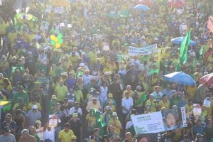 Recado a Motta, afago a Fux e ataque contra o STF: como foi o ato de Bolsonaro em Brasília