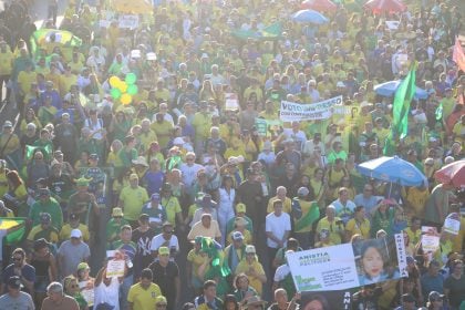 Recado a Motta, afago a Fux e ataque contra o STF: como foi o ato de Bolsonaro em Brasília