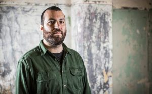 Em constante desconstrução musical, Kiko Dinucci diz focar mais no som que na canção