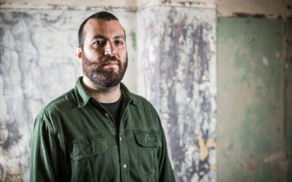 Em constante desconstrução musical, Kiko Dinucci diz focar mais no som que na canção