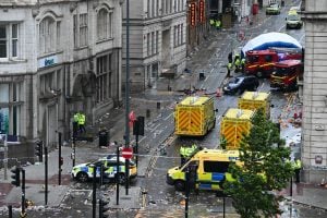 O que se sabe sobre atropelamento em massa que deixou 27 hospitalizados em comemoração do Liverpool