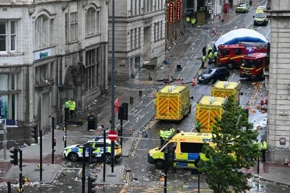 O que se sabe sobre atropelamento em massa que deixou 27 hospitalizados em comemoração do Liverpool