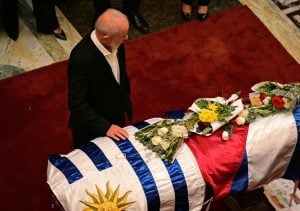 Lula e Boric se unem a milhares de uruguaios no adeus a Mujica