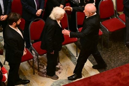 Lula se despede de Mujica no Uruguai: ‘Um ser humano superior’