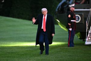 Trump encontra compradores de sua criptomoeda, em meio a denúncias de corrupção
