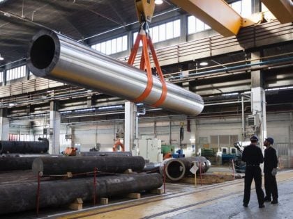 Indústria recua no 1º trimestre com impacto de juros altos e aumento das importações, alerta CNI