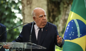 Morre, aos 90 anos, o embaixador Marcos Azambuja
