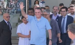 Bolsonaro tem alta após três semanas de internação