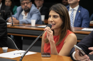 Deputada Camila Jara (PT) recebe diagnóstico de câncer e pede licença médica