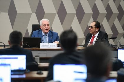 Proposta que acaba com reeleição de presidente, governadores e prefeitos volta à pauta da CCJ do Senado