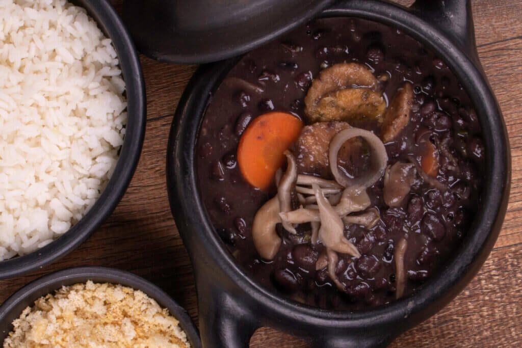 5 receitas fáceis e deliciosas de feijoada vegana