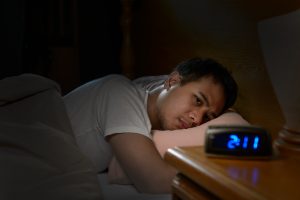Sono ruim afeta o cérebro e o desempenho no trabalho, apontam estudos