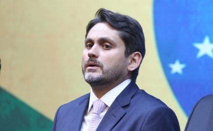 Ex-ministro de Lula, Juscelino Filho vota por suspensão de processo contra o bolsonarista Ramagem