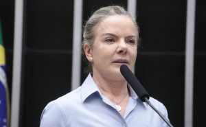Carta de Trump a Bolsonaro é 'chantagem' contra o Brasil, diz Gleisi