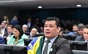 Conselho de Ética suspende por 3 meses deputado que xingou Gleisi