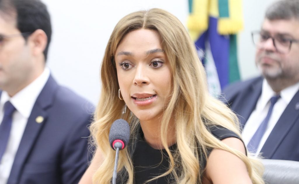 Juíza rejeita pedido de vereador para cancelar a segurança de Erika Hilton