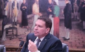 CCJ da Câmara desafia o STF e aprova suspender ação do golpe contra Ramagem