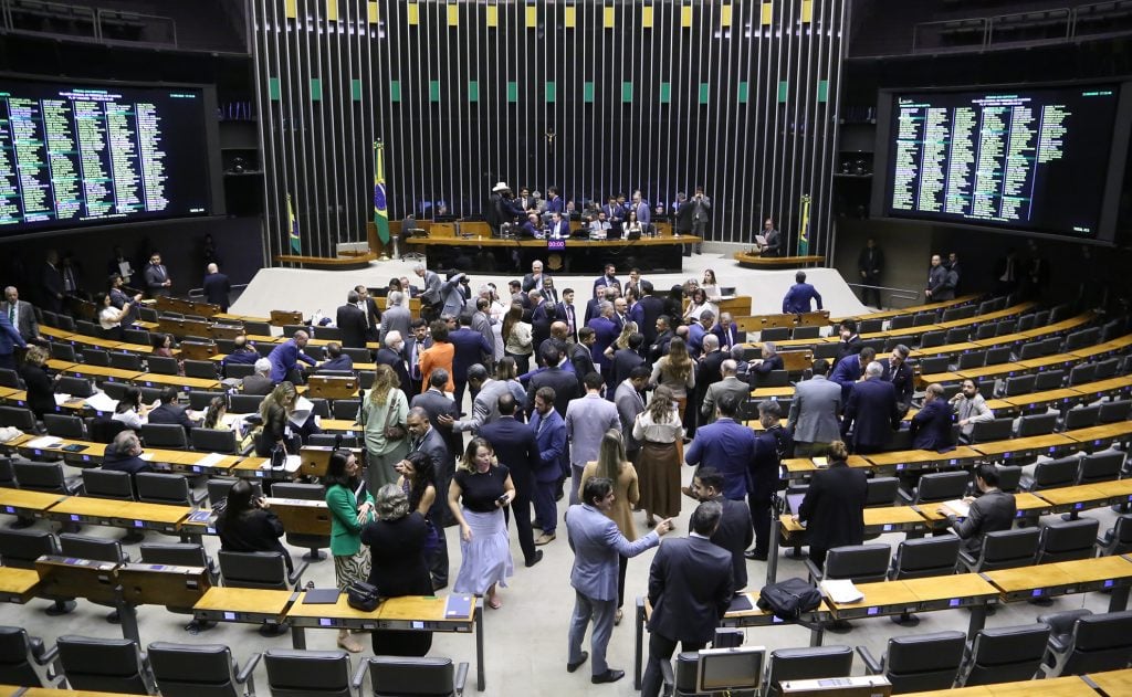 Projeto que equipara facções a grupos terroristas avança na Câmara