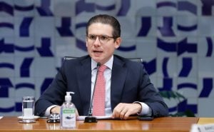 A estratégia de Motta para acalmar bolsonaristas com a escolha do relator da derrubada do IOF