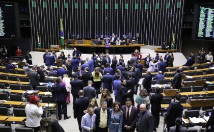 Câmara aprova projeto que aumenta pena de homicídio contra profissionais de saúde
