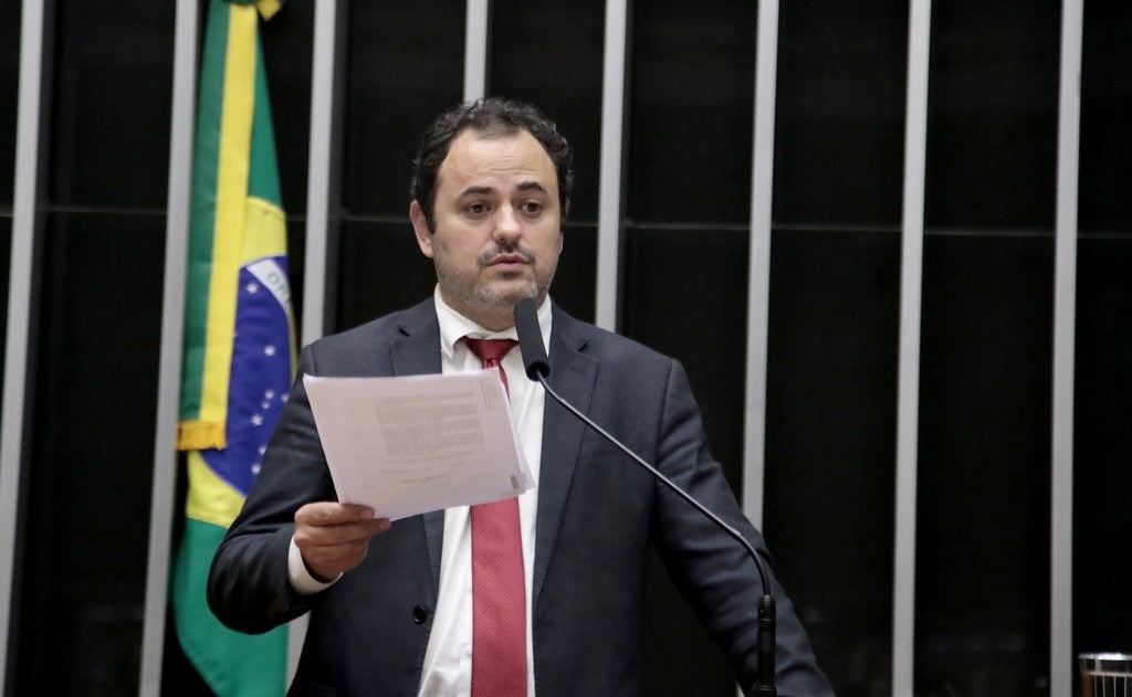 Saiba como votou cada deputado na suspensão do mandato de Glauber Braga