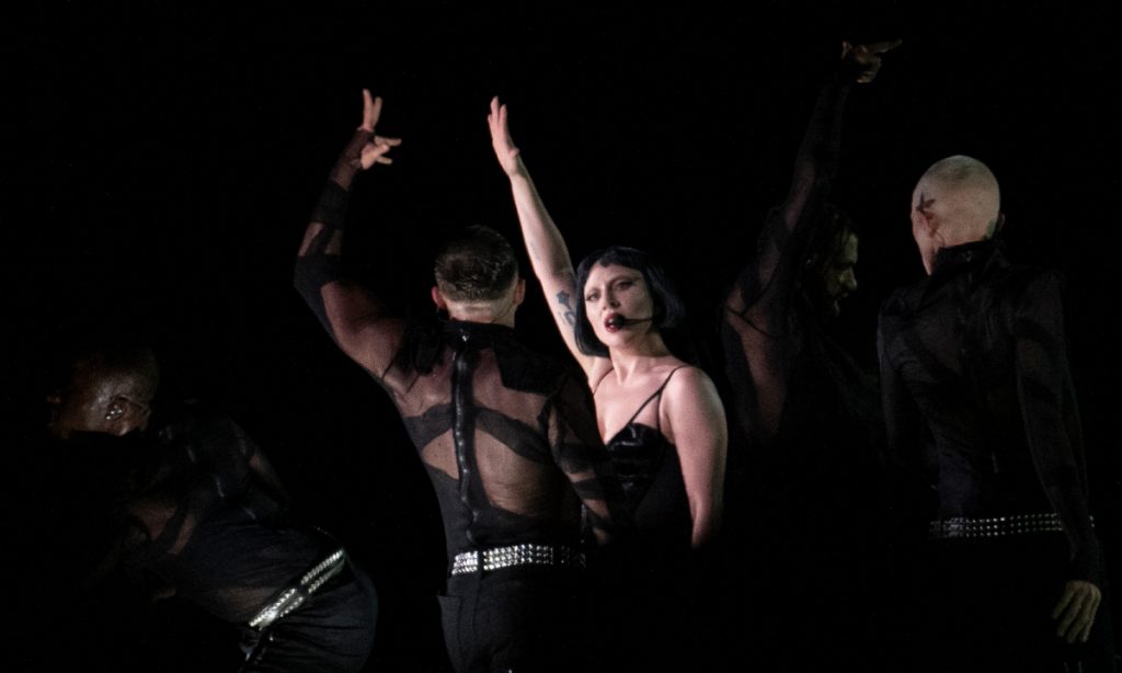 ‘Novo Riocentro’ no show de Gaga expõe urgência de regular redes e defender democracia