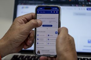 Segurados do INSS podem pedir devolução de descontos ilegais; veja como solicitar
