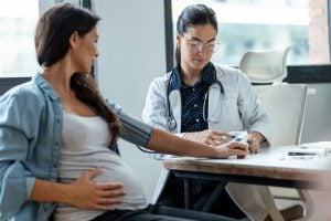 Veja os impactos da gravidez na saúde do coração da mulher