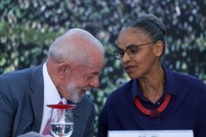 Lula liga para Marina após ataques e diz que ministra acertou ao se retirar de comissão