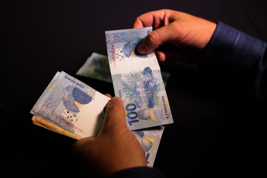 Economia brasileira deve crescer 2,02% em 2025, projeta mercado financeiro