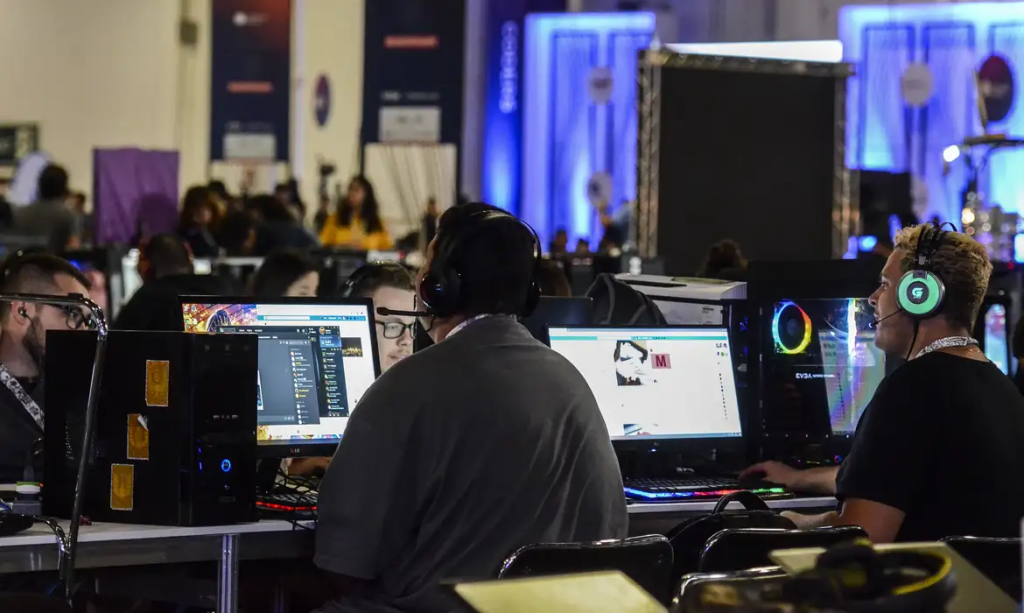 Empresas de tecnologia abrem 160 vagas com formatos remoto, híbrido e presencial