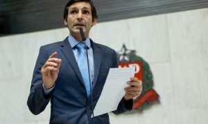 Líder de Tarcísio na Alesp quer proibir paralisações estudantis nas universidades