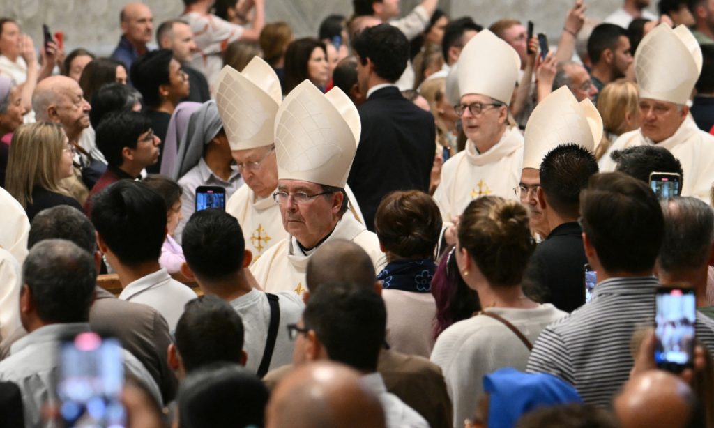 Missa celebra ‘intensa vida pastoral’ de Francisco em nono e último dia de luto