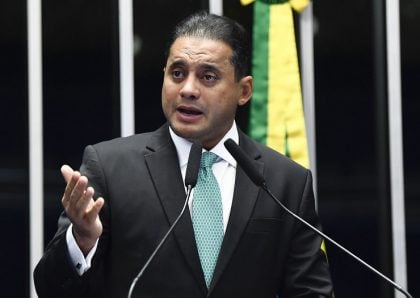 Ao contrário de deputados, bancada do PDT no Senado decide ficar na base de Lula