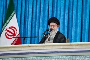 Quem é o aiatolá Ali Khamenei, líder supremo do Irã