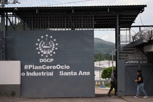 Homem deportado por engano retorna aos EUA para ser julgado