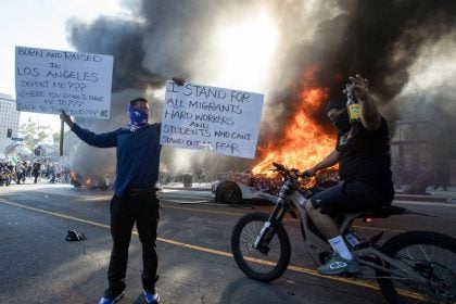 Trump aumenta pressão em meio a distúrbios por operações contra imigrantes em Los Angeles