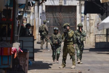 Defesa Civil de Gaza anuncia 20 mortes por disparos israelenses durante distribuição de ajuda
