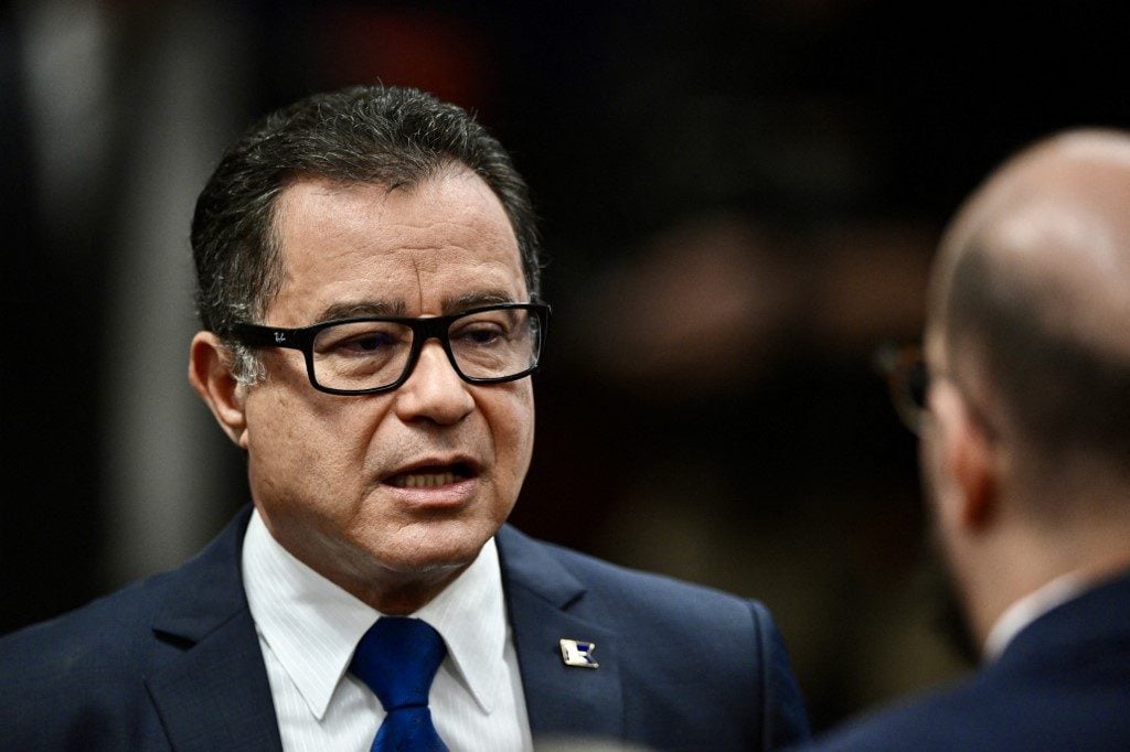 O trabalho de Almir Garnier, almirante da trama golpista, na prisão em Brasília