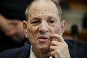 Juiz anula julgamento por estupro contra Harvey Weinstein